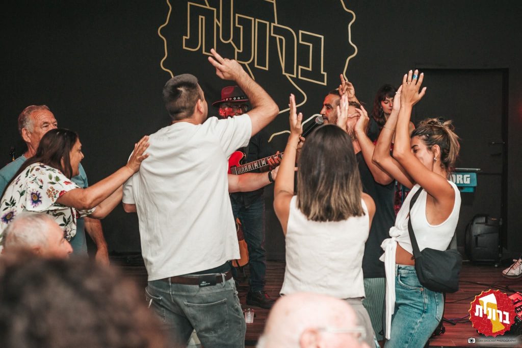 קהל רוקד — חפלה ישראלית
